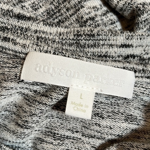 NWT Adyson Parker Gray Sweater Size Large - Picture 10 of 13